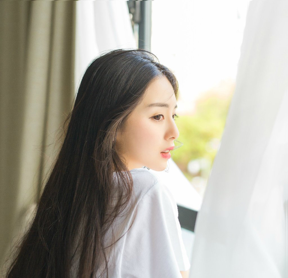 “夫君，那……他是你杀的吗？”鬼使神差的，小乔抬头问了一句。